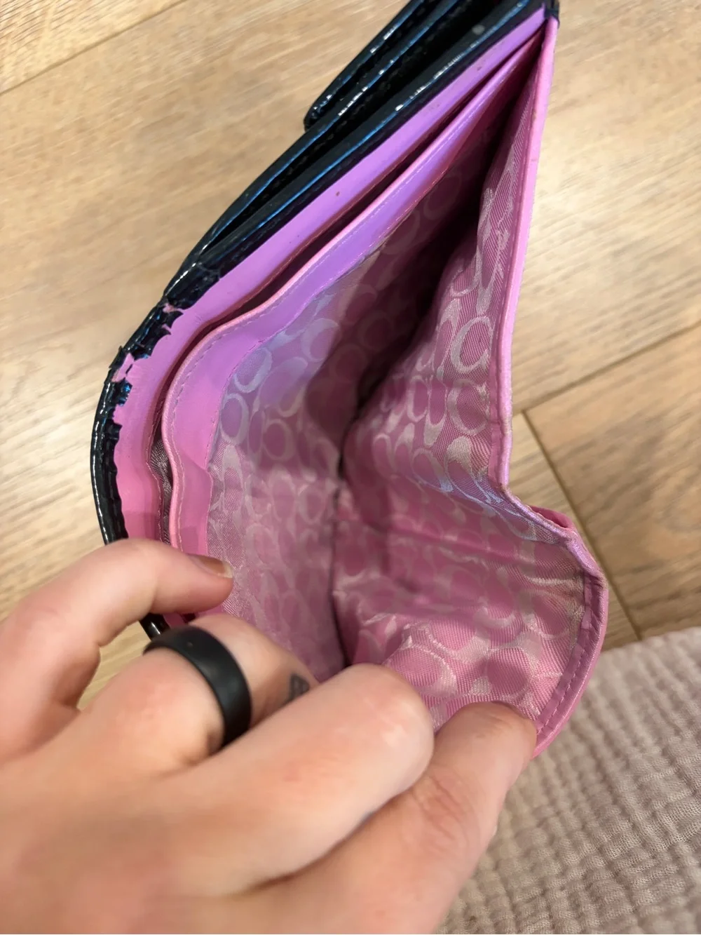 Coach Black Leather Trifold Wallet Pink Interior Snap Closure Y2K